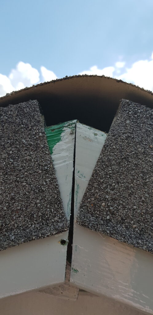 Pose de membrane d'étanchéité sur rives de toiture en tuiles à